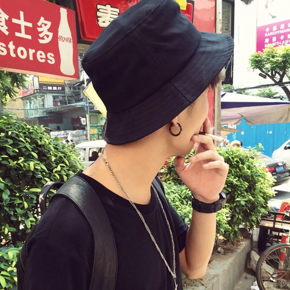 кореец в панаме. стиль с панамкой. Suga bts в панаме. кореец в панаме. корейские девушки в шляпе.