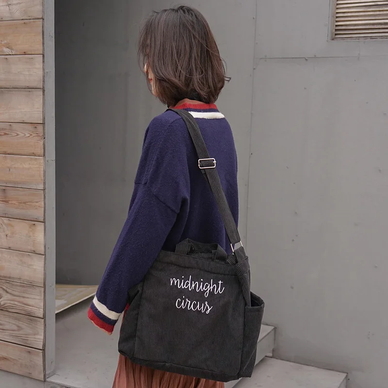 Hylhexyr Вельветовая сумка на плечо сумка с вышивкой девушка Студенческая сумка прочная ткань сумки через плечо для женщин с внешним карманом - Цвет: Черный
