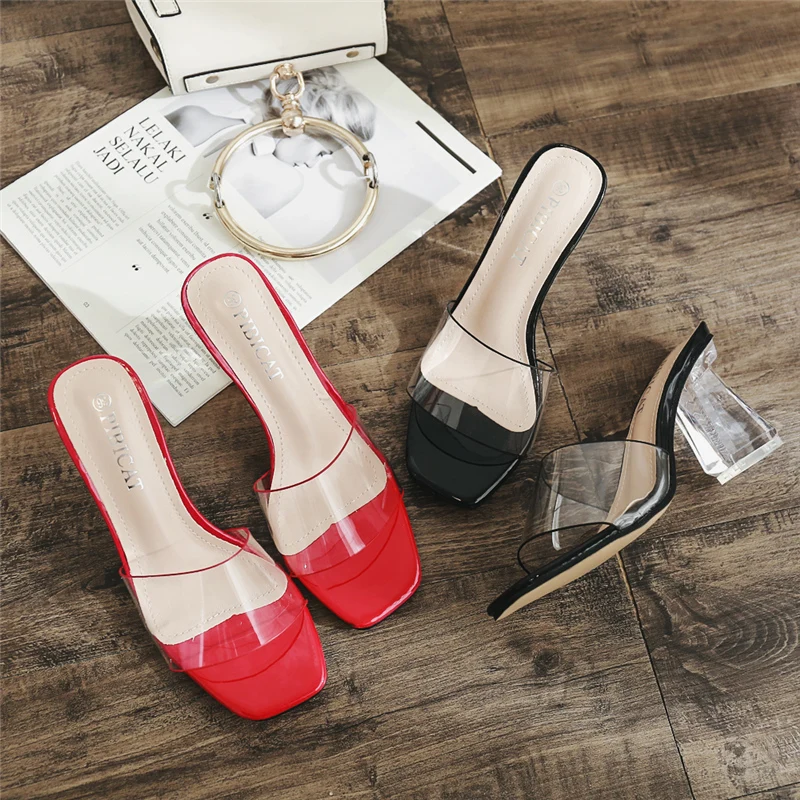 899A4773