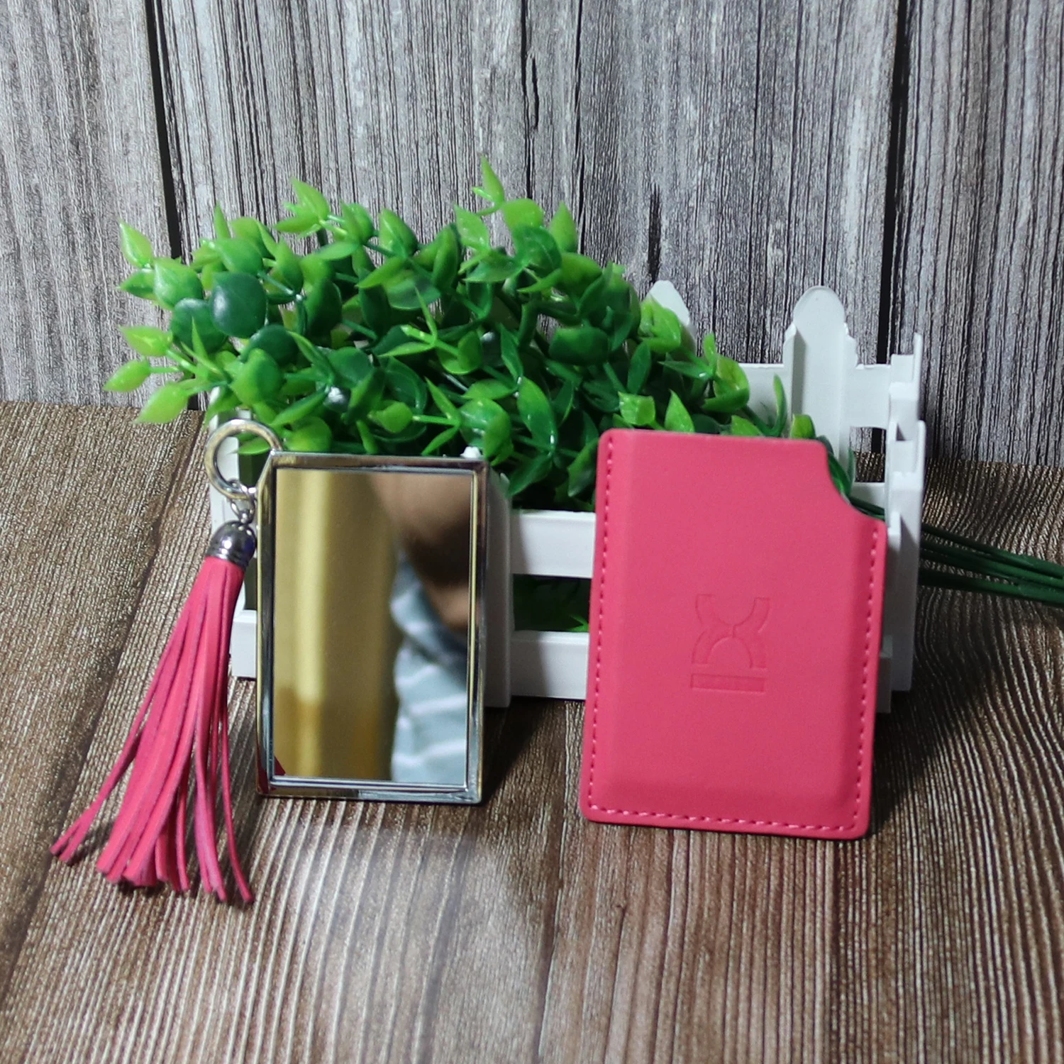 

Pocket Cosmetics Mirror Novelty Compact Home Supplies Portable Makeup Mirrors with Tassels Case Mini in store can custom