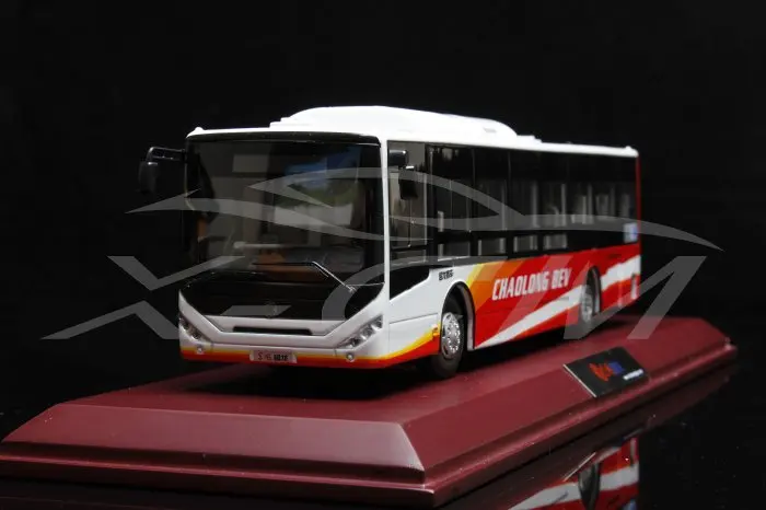 Литая модель автобуса Dongfeng Chaolong BEV 1:40(белый/красный)+ маленький подарок