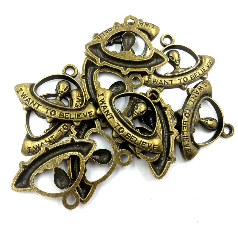 

20Pcs Charms Pendants For Neckalces Ancient Bronze Tone Alien Saucerman In The UFO Spacecraft Metal DIY Jewelry Findings 36mm