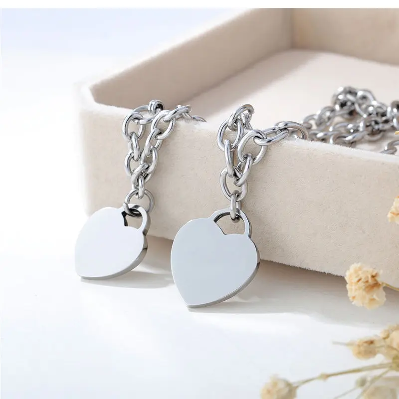 V.YA Personalized Heart Couple Bracelets for Women Men DIY Engraved Name Stainless Steel Chain Link Bracelets Jewelry Dropship V.YA Personalized Heart Couple Bracelets for Women Men DIY Engraved Name Stainless Steel Chain Link Bracelets Jewelry Dropship