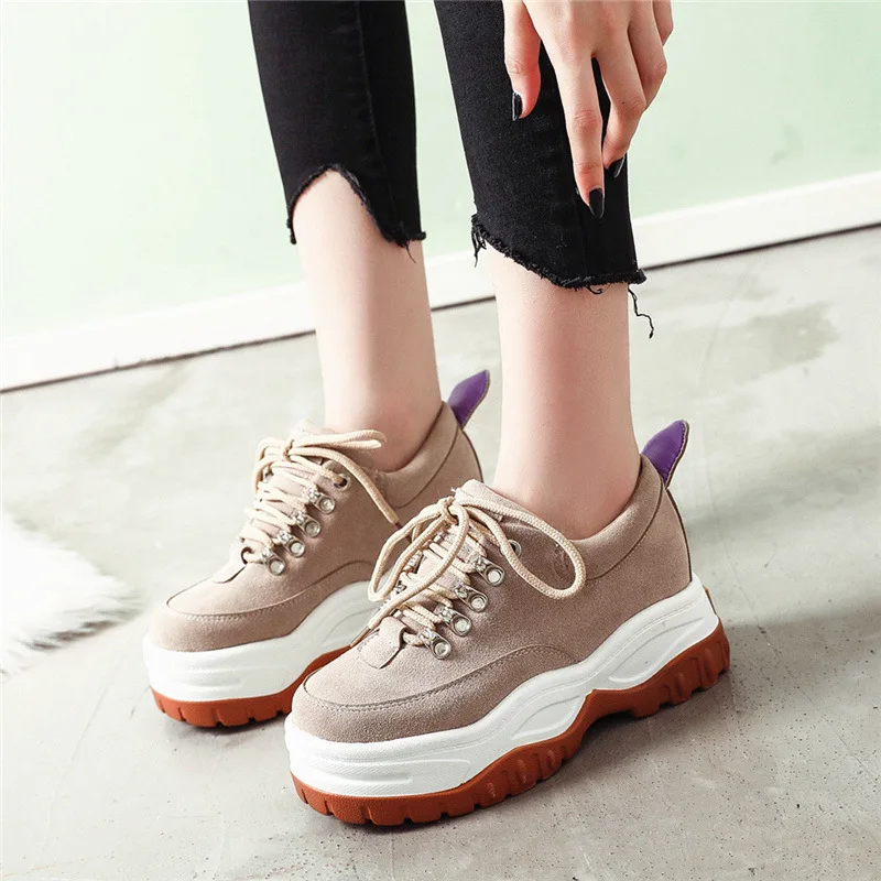 

2018 autumn new fashion simple solid color thick sole casual shoes women comfortable wild retro style flat shoes.