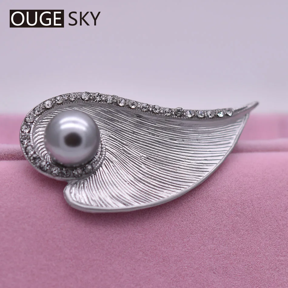 Fashion 2018 glod silver Wing Pearl Brooches Vintage Female Irregular