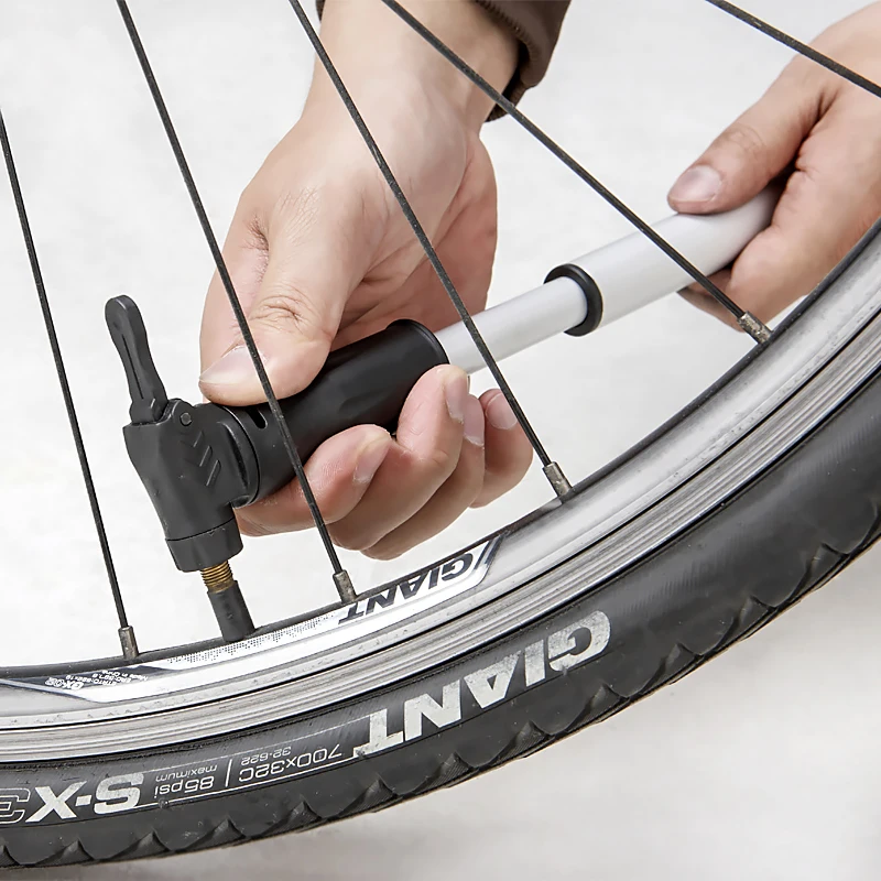 Накачать колесо велосипеда. Колесо велосипеда. Насос для велосипеда. Накачать колесо велосипеда. Накачивание колеса велосипеда.