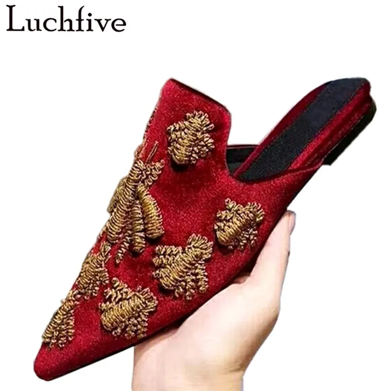 

Velvet Embroidery Spider Women Slippers Covered Pointy Toe Runaway Lazy Loafers Red White Slip On Leisure Flat Shoes Woman