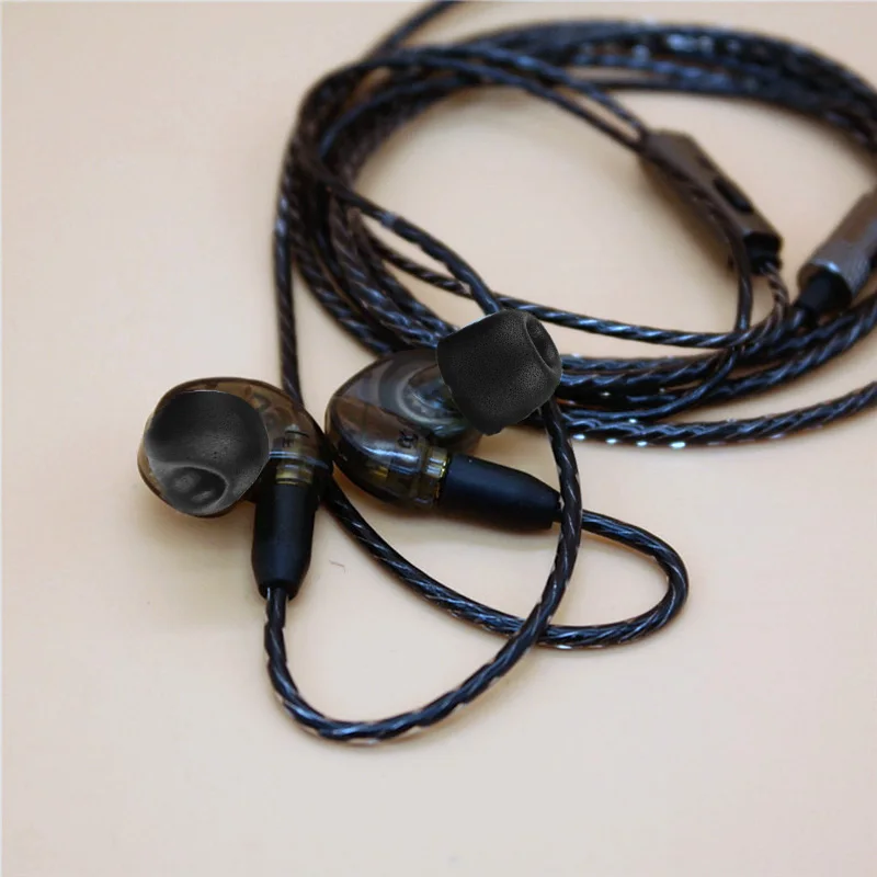 black color earphone 1