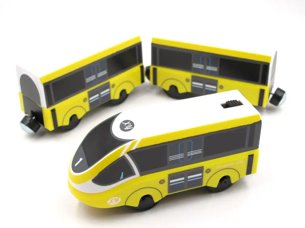 Сочетание магнитного электрического локомотива TTO23 YellowTrain деревянная дорожка