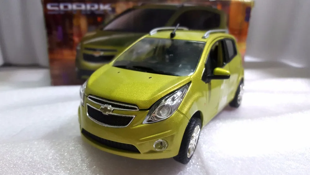 1:24 литая под давлением модель для Chevrolet Chevy Spark Green Minicar сплав игрушка автомобиль миниатюрная коллекция подарки