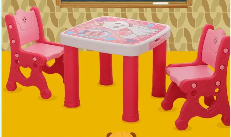 Набор для учебы и стула. Комбинации таблице. Детский пластиковый стол из набора стола и стула