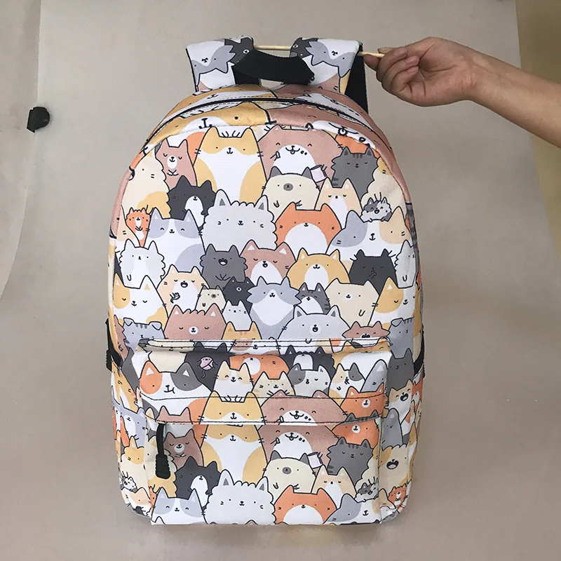 Bonito filhote de cachorro do cão mochila