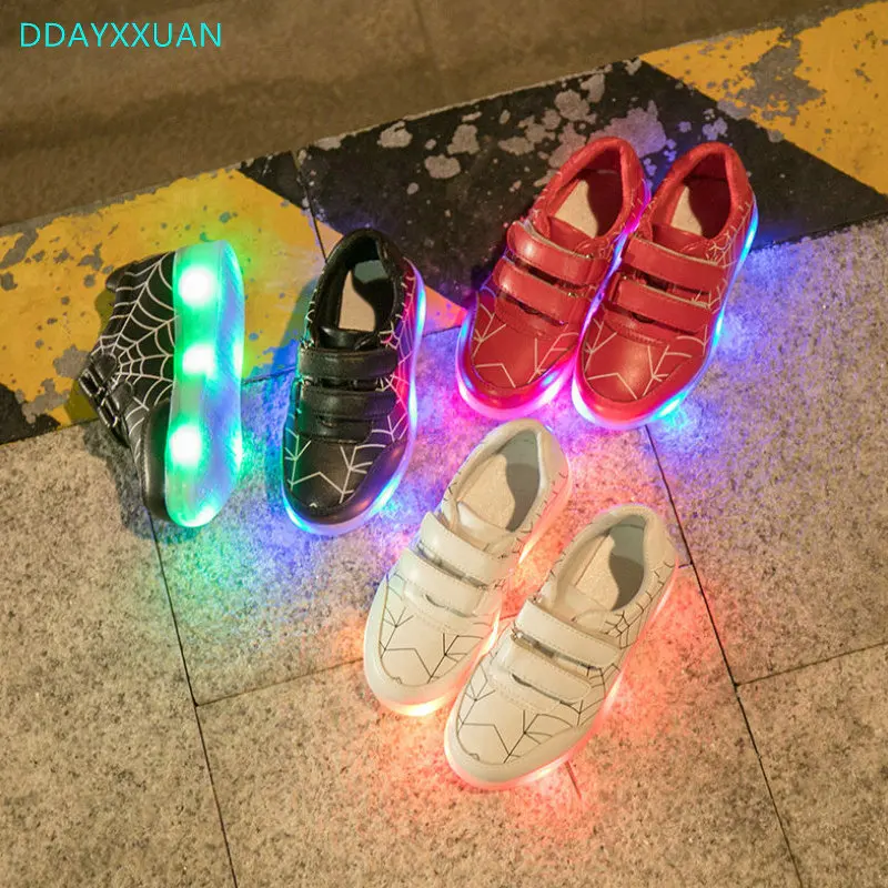 أطفال متوهجة مضيئة رياضة للبنات 2018 ني usb شحن سلة قاد طفل الأطفال الأحذية مع تضيء الفتيان الإضاءة الوحيد