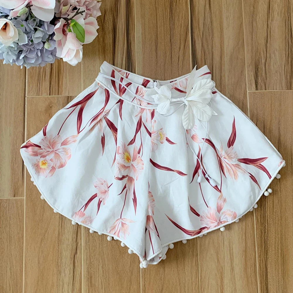 

Baogarret 2019 New High-end Summer Designer Sexy Shorts Women Print Balls High Waist White Shorts With Flower Sashes