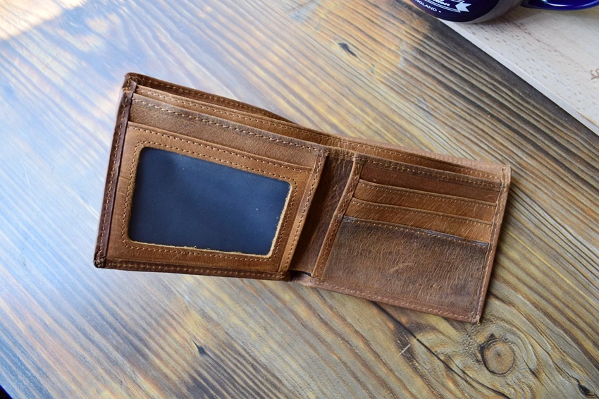 A wallet A09