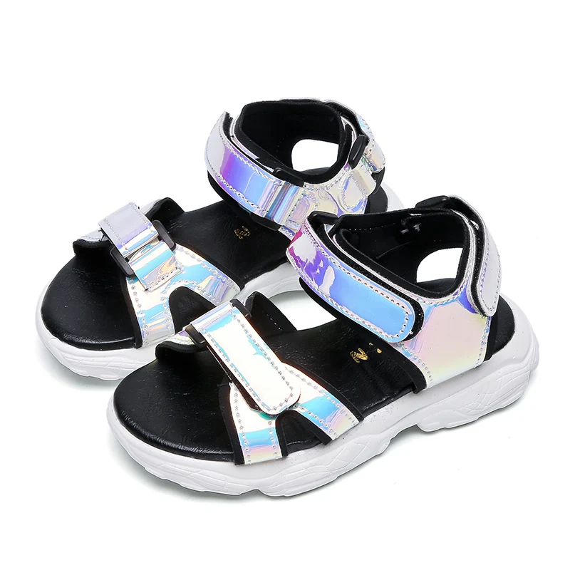 

Boy sandals 2019 Summer new fashion laser dazzling children medium big boy soft bottom beach baby shoes 789