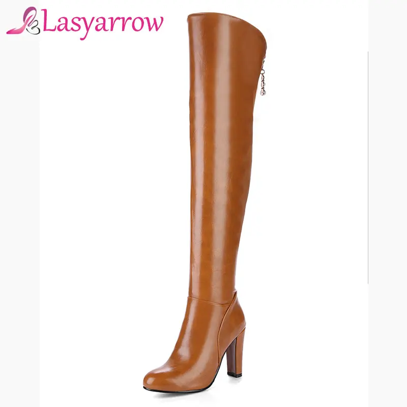 Lasyarrow/модные ботфорты на Высоком толстом каблуке с круглым носком и молнией; botas femininas; высокие женские сапоги до бедра с бусинами