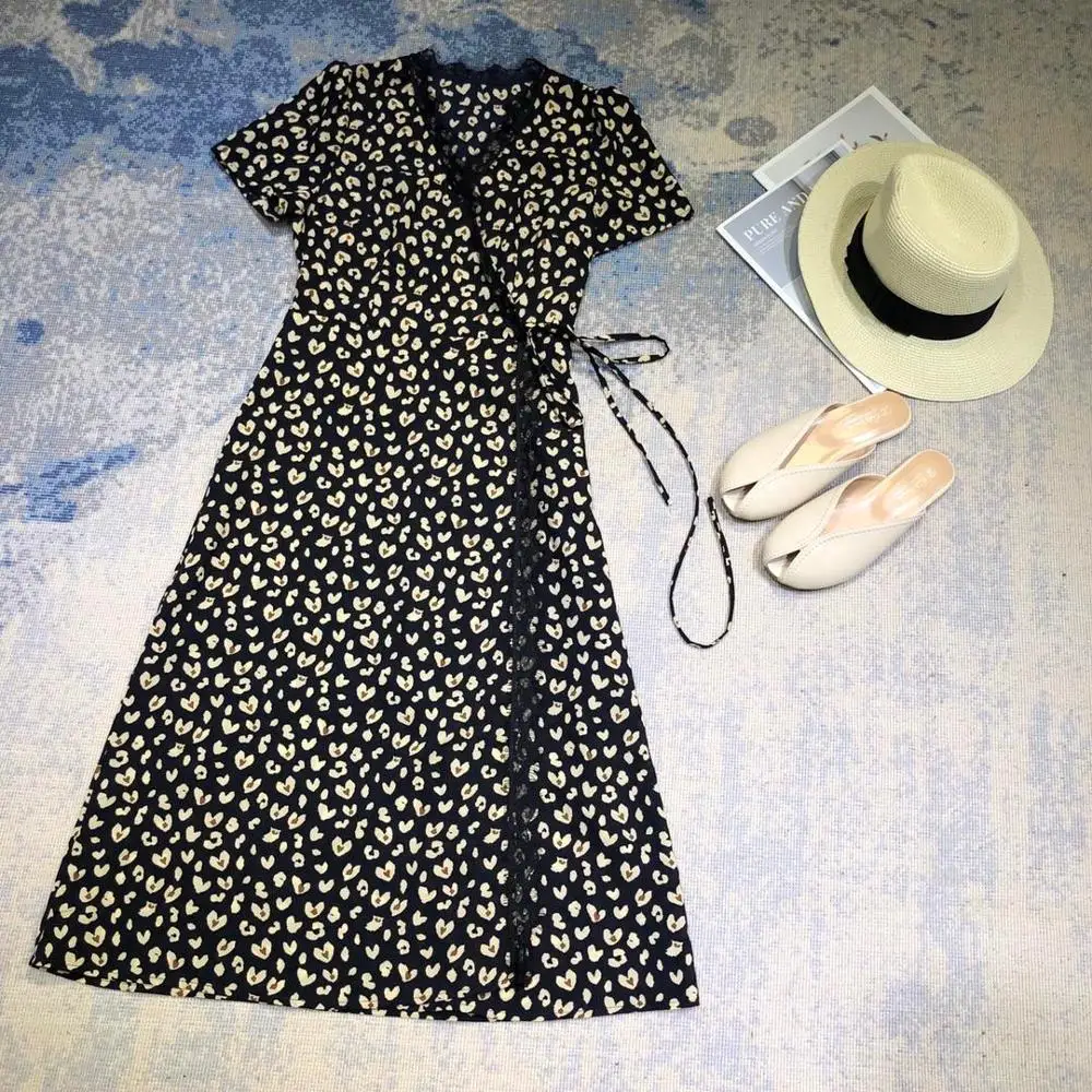 

2019 new ladies fashion short-sleeved lace stitching V-neck tie love print dress 0612