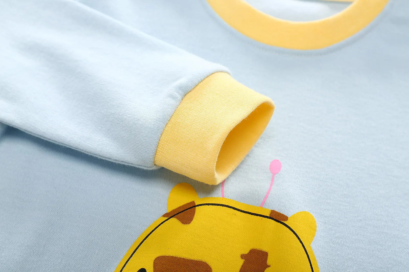 Детские, для малышей осень-весна 3D милый мультфильм кнопки плеча хлопковая футболка Топы+ печать штаны с эластичной резинкой на талии комплект кальсоны