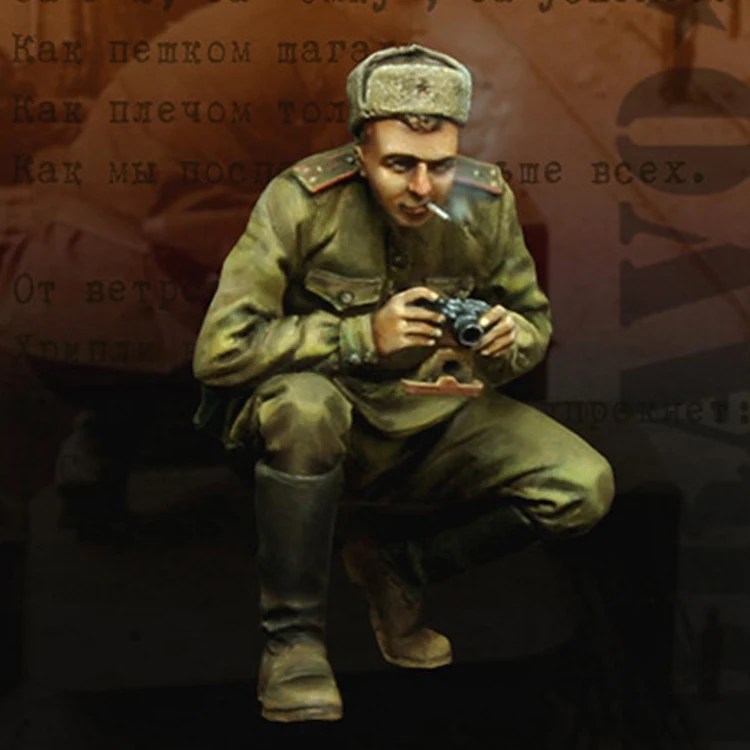 

1/35 Scale Assembly Resin Figure kit WWII Soviet red army officer