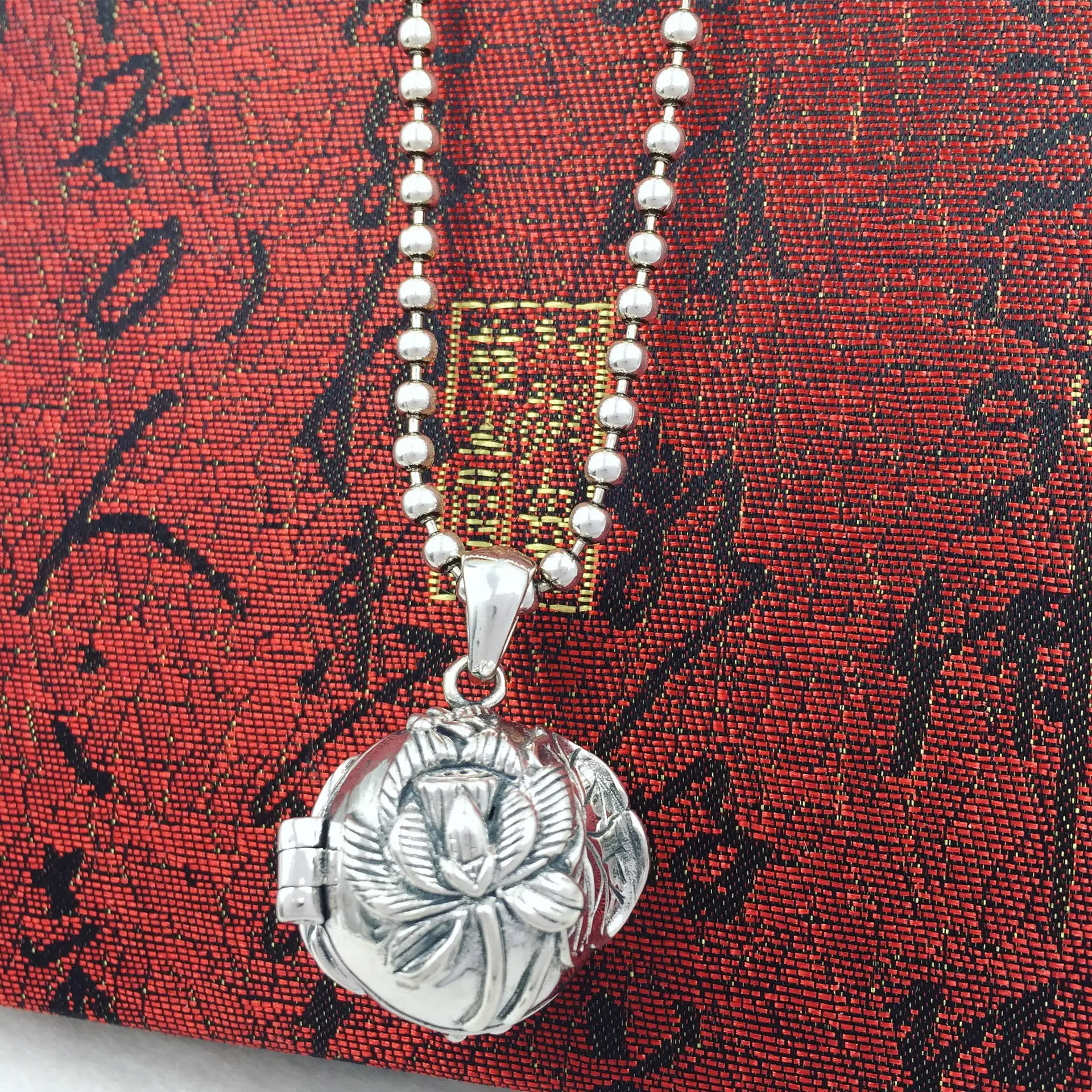 

The ancient Thai S925 Silver Silver Dragonfly gawu Box Pendant lotus Scripture perfume box factory direct