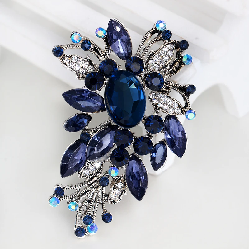 

Fashion Simple Delicate Crystal Brooches Women Lapel Pins Vintage Silver Color Flower Shape Brooch Pins Jewelry
