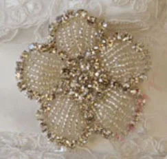 

Free shippment!50pcs/lot Handmade Flower Rhinestone Beaded Applique Patch
