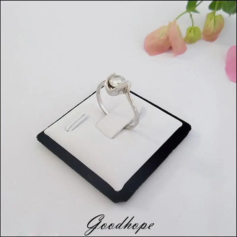 

Wholsale shop Jewelry Display Set 30pcs/lot Ring Jewellery Display Holders Black and White Bague Trinket Stand Pad Magnetic Case