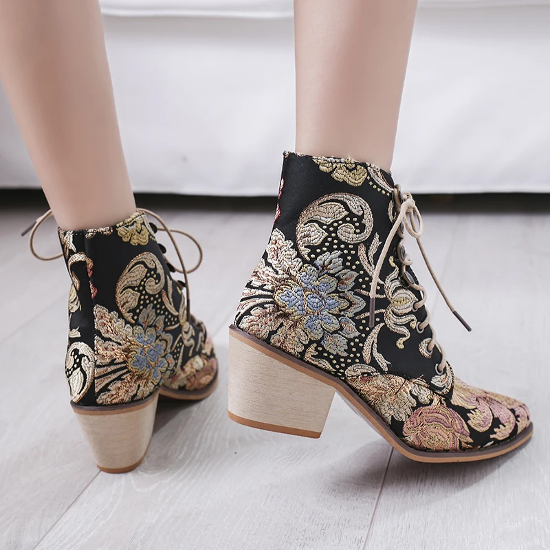 Fashion large size women's shoes national wind pattern thick with pointed middle boots 2019 autumn and winter new women's casual