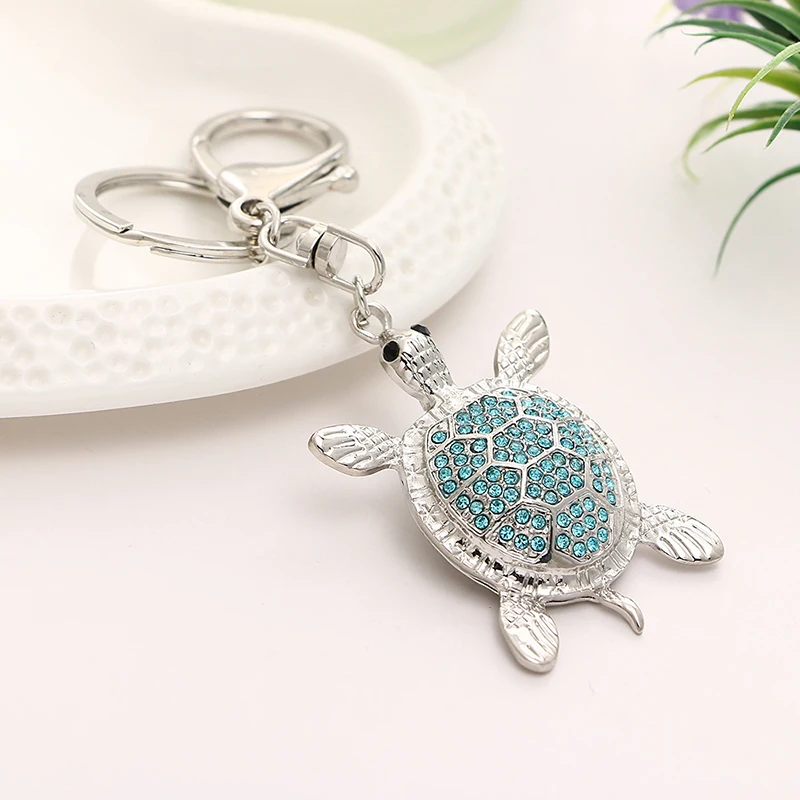 

GYWYN2018 latest keychain car key chain ladies bag pendant ladies gift cute fox pendant.