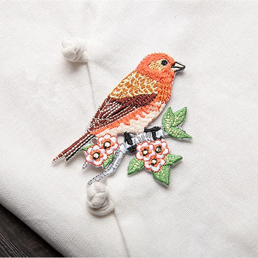 

Retail 1PC Bird patches 6.5*6.5cm Embroidered iron on patch for clothing Jacket Applique DIY Accessory