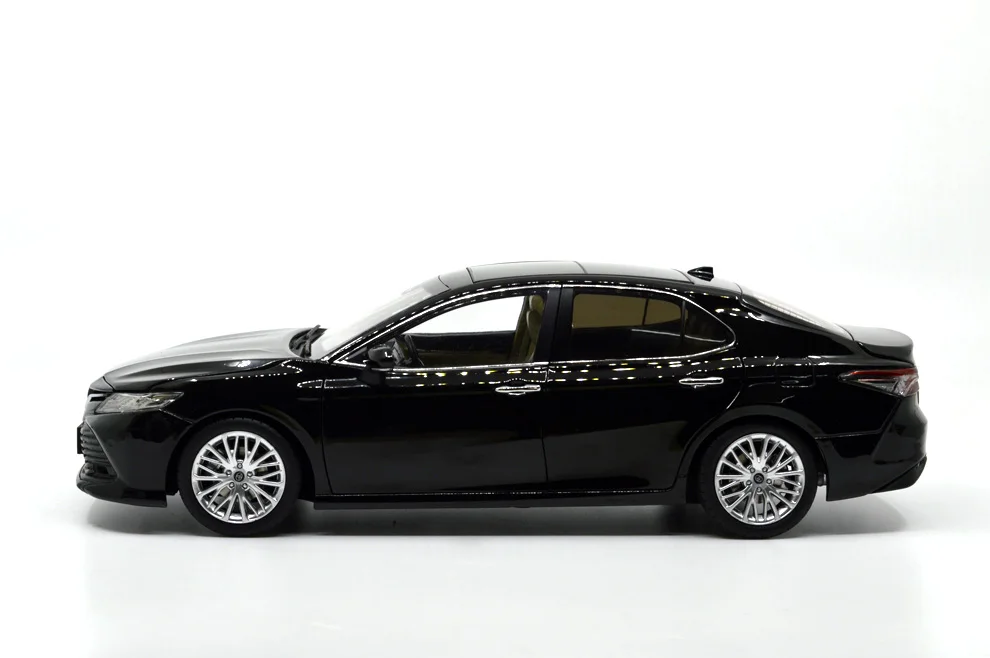 1/18 1:18 1 18 Масштаб Toyota Camry 2018 8 е поколение черная статическая имитация отлитый под