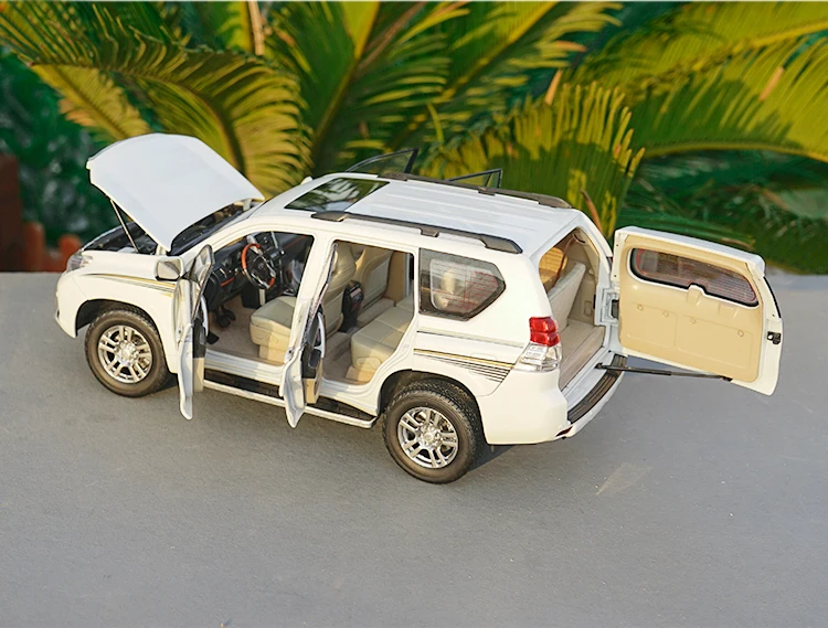 1:18 Toyota Land Cruiser Prado Diecast Suv Car Model Toys For Boy Gifts Collection Hobby White Green With New Original Box