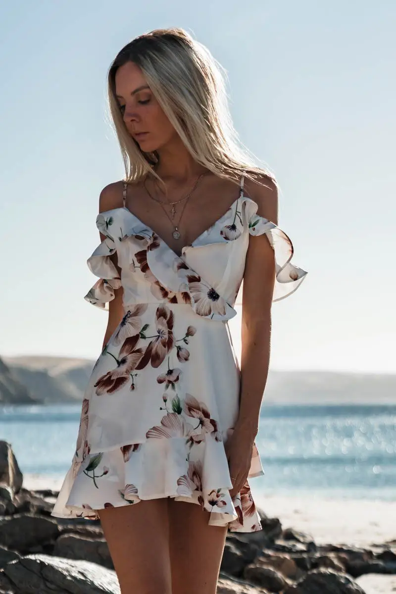 Женское шифоновое летнее вечернее пляжное платье в стиле бохо с цветочным рисунком, короткое мини-платье, женское платье из полиэстера с v-образным вырезом, платья без рукавов