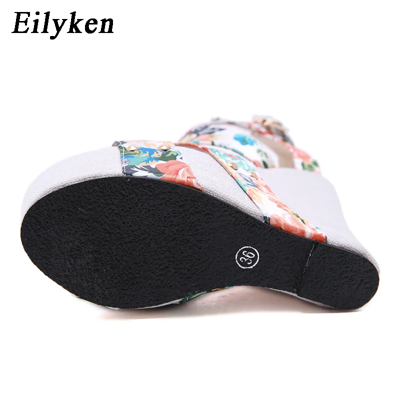Eilyken; сезон лето; модные однотонные женские туфли на высокой платформе с открытым носком; босоножки на танкетке из шелковой ткани с цветочным принтом на высоком каблуке