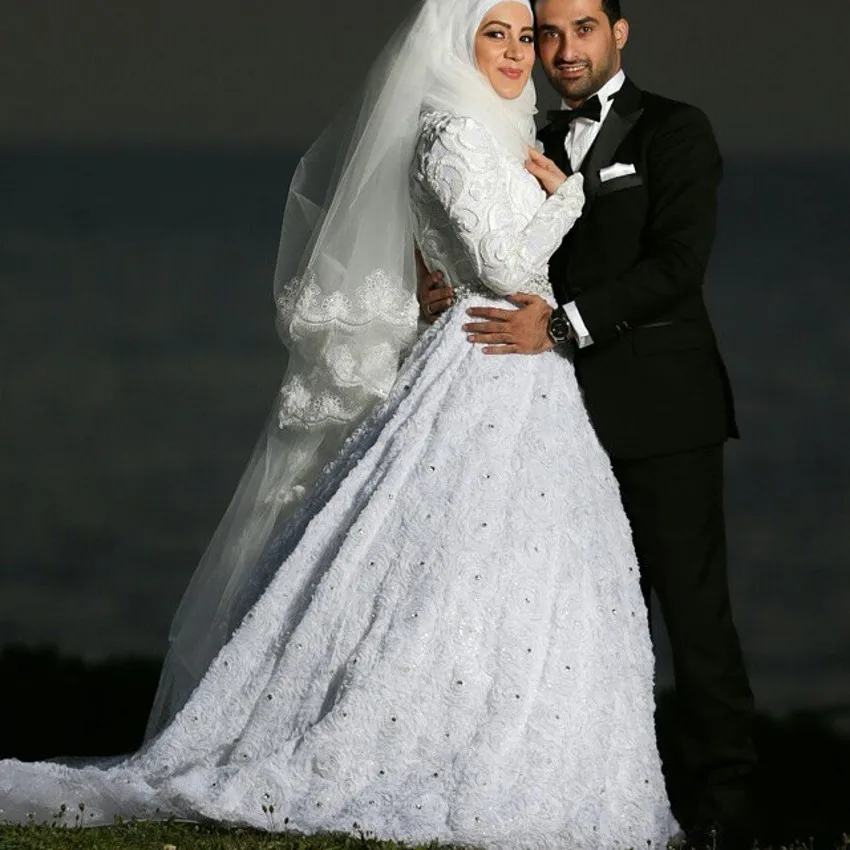 Longue Robe Mariage 2015 à manches longues tribunal Train fleurs de Mariage musulman Robe princesse robes