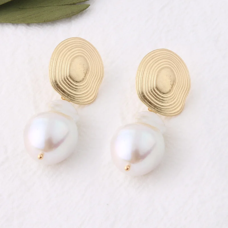 NeeFuWoFu Orecchini NEW Geometric Genuine Pearl Drop Earrings for Women Handmade Gold Hollow Freshwater Pearl Pendant Dangle Ear - Окраска металла: 13