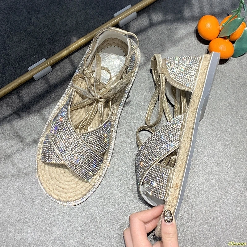 

2019 Summer Flats Cross-tied Slides Slipper Fashion Woman Leisure Footwear Sequined Cloth Bling Slides Beach Flip Flops Sandals