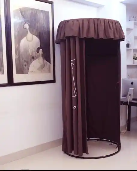 A Clothing Store Display Rack Iron Art Movable Fitting Room A