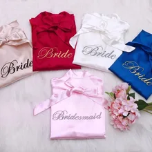 4 шт./партия вышивка логотипа фрейлина невесты на заказ атлас халат Свадебные душ вечерние невесты подарок Персонализированные халаты