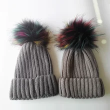 KNB040B 10 шт./лот зимняя теплая вязаная шапка Для женщин сапоги высотой выше колена на каблуке 15 см Радуга помпон из искуственного меха pom Лыжная Шапочка капота