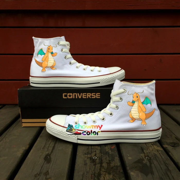 Prix pour Pokemon aller converse all star blanc toile chaussures personnalisé dragonite dragon design peint à la main sneakers hommes femmes cadeaux Prix pour Pokemon aller converse all star blanc toile chaussures personnalisé dragonite dragon design peint à la main sneakers hommes femmes cadeaux