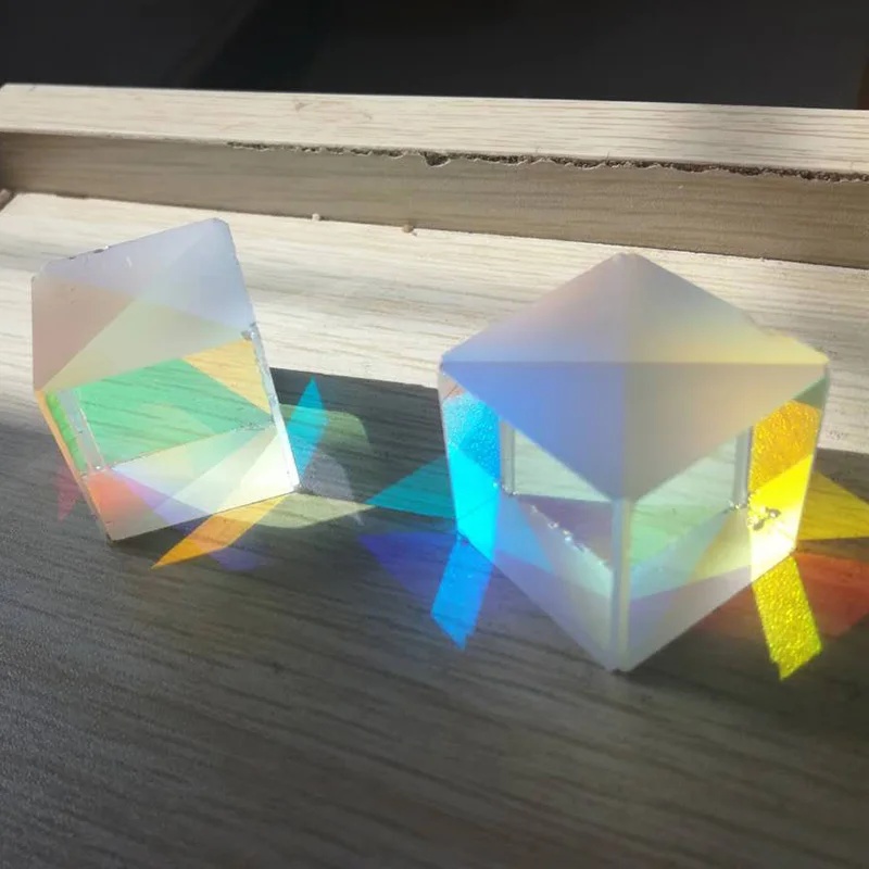 

2PCS 2.6x2.6x2.6cm Educational Optical Glass Prism Defective Cross Dichroic X-Cube Prism RGB Combiner Decoration Glass Prisms