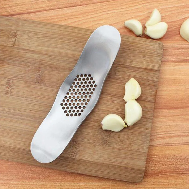 

Stainless Steel Garlic Press Crusher Manual Press Secure Portable Kitchen Gadget Multi-function Curved Garlic Bottle Opener