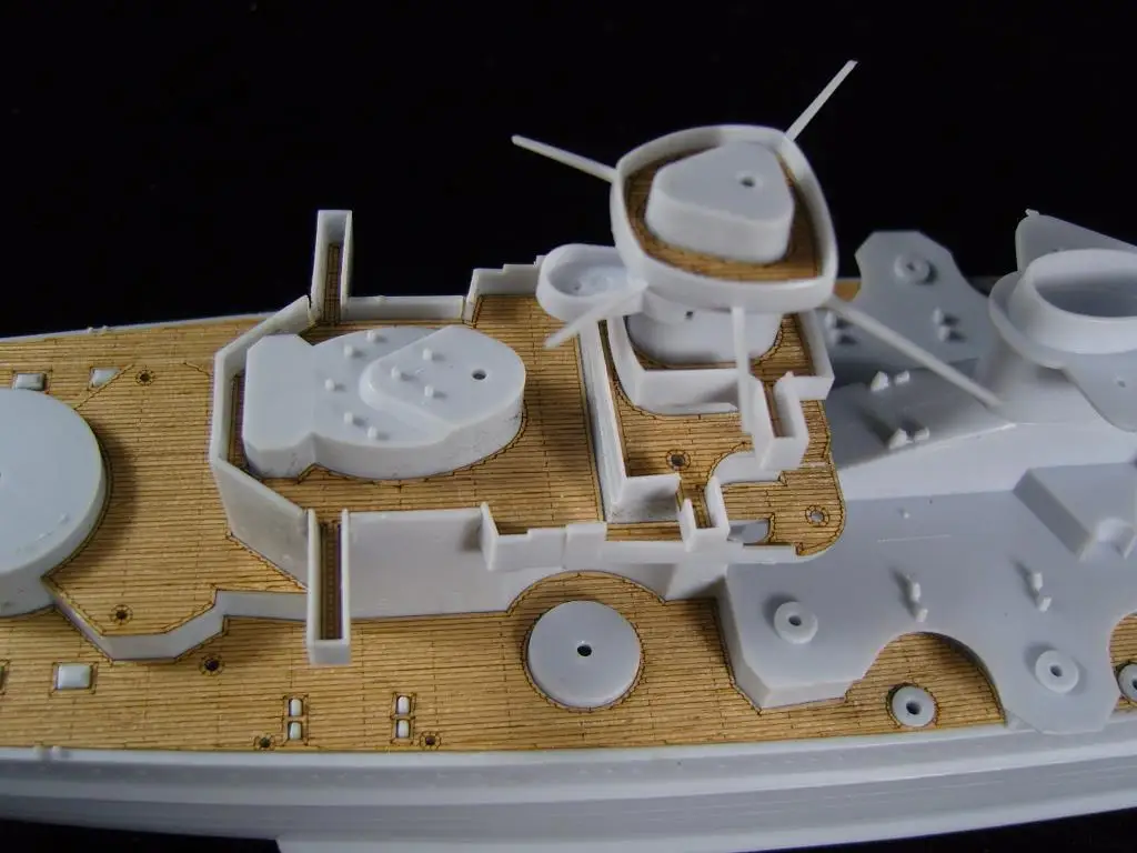 81080DKM Geneisenau ARTWOX деревянная колода/Heller AW50014