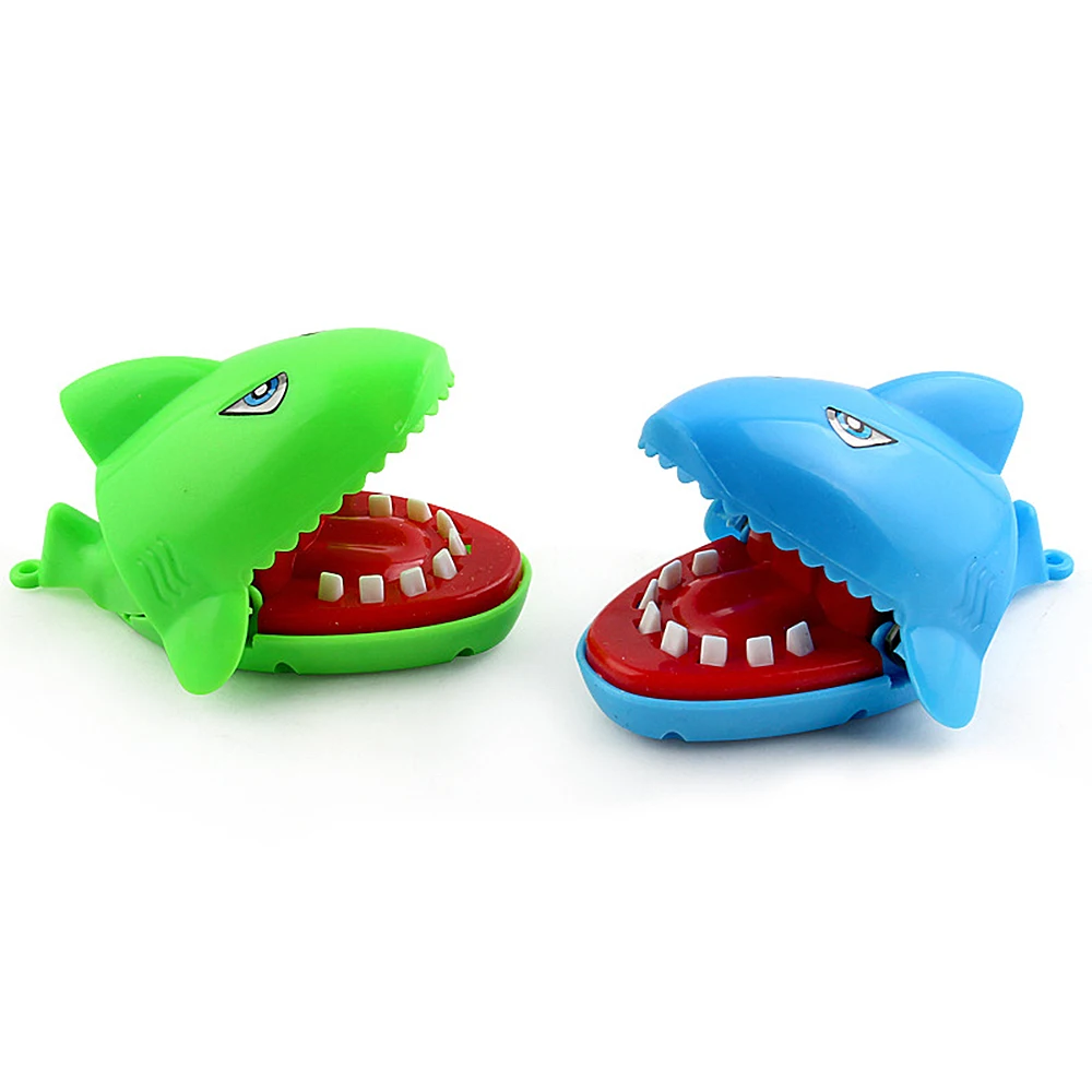 1 pc Funny Kids Mini Crocodile/Dog Dentist Biting Hand Game Toys Children Friends Family Fun Game Baby Gifts - Цвет: 1 pc shark