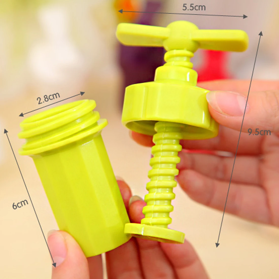 Cute Kitchen Ginger Garlic Manual Press Twist Cutter Crusher Cooking