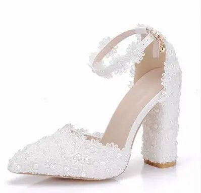 Белые кружевные женские свадебные туфли с острым носком женские туфли на высоком толстом каблуке с цветочным принтом туфли для невесты с закрытым носком и пряжкой размера плюс 40, 41