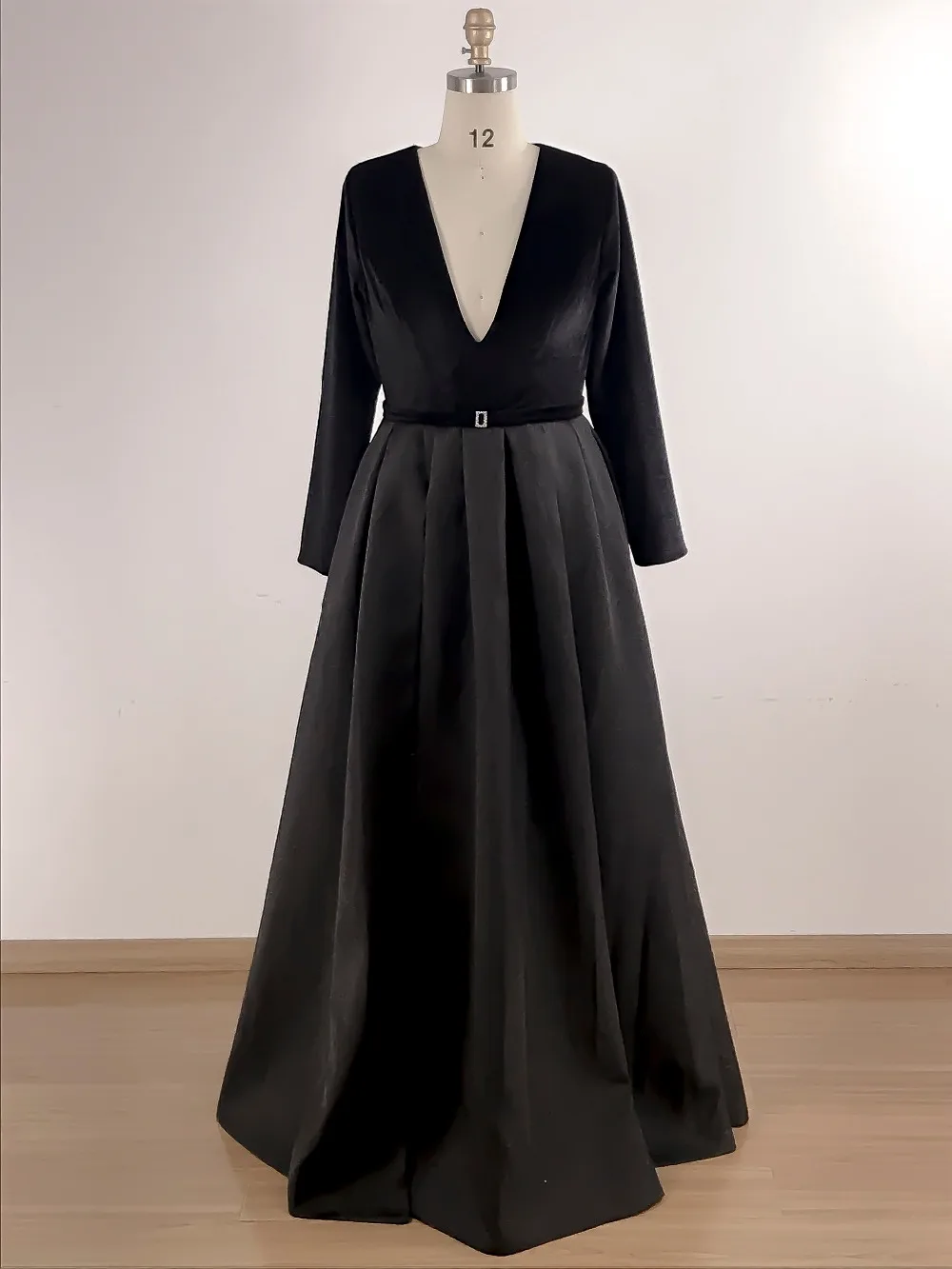 Arabic Style Women's Long Black Evening Dress - Sexy High Slit V-neck, Long Sleeve, Formal Evening Gown image 3