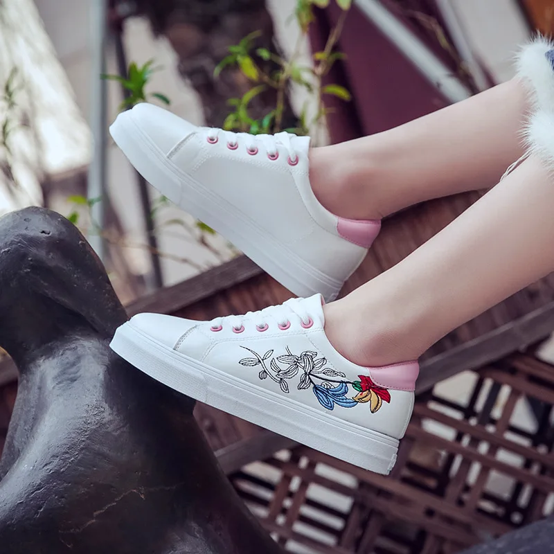 

Fashion 2019 Vulcanized Printed Shoes Woman PU leather Platform Lace up Casual White Tenis Feminino Sneakers